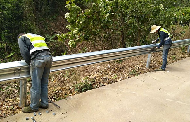 莆田高速公路护栏的定期维护与保养