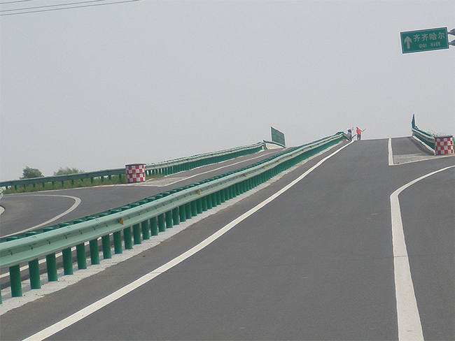 莆田高速公路护栏的材质与规格