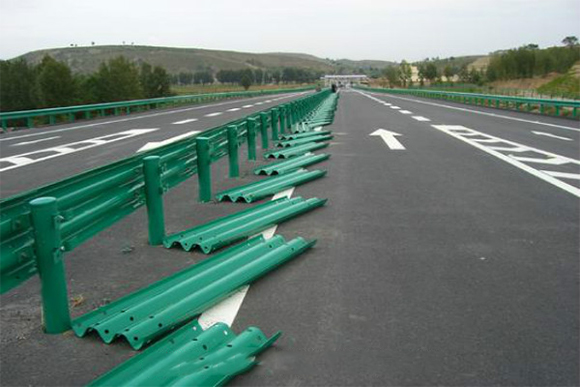 莆田波形护栏的维护与管理确保道路安全的关键步骤